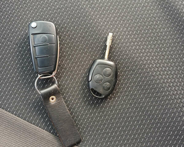 Серый Форд Фокус, объемом двигателя 1.8 л и пробегом 190 тыс. км за 3500 $, фото 9 на Automoto.ua