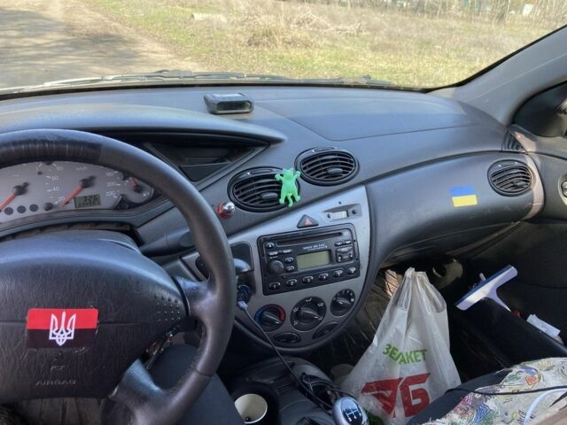 Серый Форд Фокус, объемом двигателя 1.6 л и пробегом 335 тыс. км за 1500 $, фото 2 на Automoto.ua
