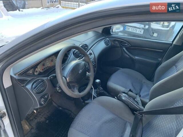 Серый Форд Фокус, объемом двигателя 1.75 л и пробегом 250 тыс. км за 2350 $, фото 6 на Automoto.ua