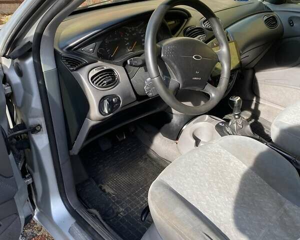 Серый Форд Фокус, объемом двигателя 1.8 л и пробегом 360 тыс. км за 2500 $, фото 1 на Automoto.ua