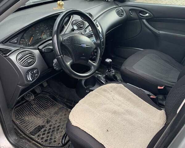 Серый Форд Фокус, объемом двигателя 1.75 л и пробегом 447 тыс. км за 4350 $, фото 6 на Automoto.ua