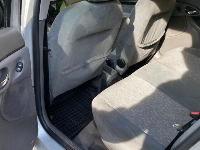 Серый Форд Фокус, объемом двигателя 1.8 л и пробегом 360 тыс. км за 2000 $, фото 5 на Automoto.ua