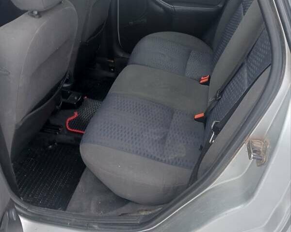 Сірий Форд Фокус, об'ємом двигуна 1.6 л та пробігом 326 тис. км за 2550 $, фото 11 на Automoto.ua