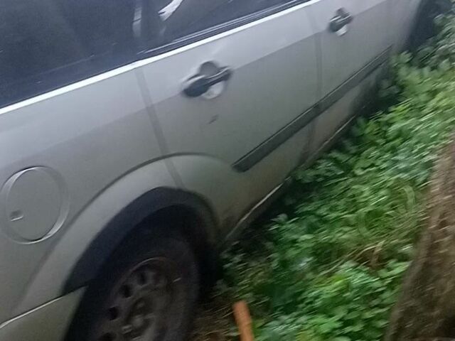 Серый Форд Фокус, объемом двигателя 1.4 л и пробегом 400 тыс. км за 1500 $, фото 3 на Automoto.ua