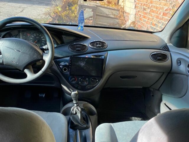 Серый Форд Фокус, объемом двигателя 1.8 л и пробегом 360 тыс. км за 2000 $, фото 2 на Automoto.ua