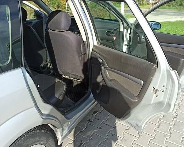 Сірий Форд Фокус, об'ємом двигуна 1.8 л та пробігом 330 тис. км за 3750 $, фото 14 на Automoto.ua