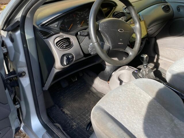 Серый Форд Фокус, объемом двигателя 1.8 л и пробегом 360 тыс. км за 2000 $, фото 1 на Automoto.ua