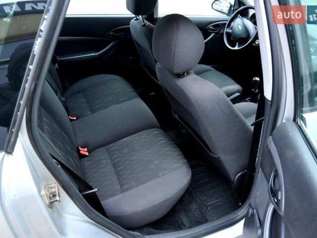 Серый Форд Фокус, объемом двигателя 1.8 л и пробегом 150 тыс. км за 3600 $, фото 23 на Automoto.ua