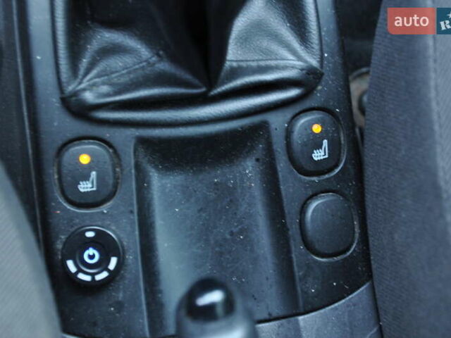 Серый Форд Фокус, объемом двигателя 1.8 л и пробегом 150 тыс. км за 3600 $, фото 30 на Automoto.ua