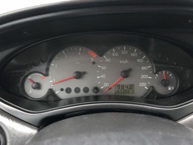 Серый Форд Фокус, объемом двигателя 1.8 л и пробегом 470 тыс. км за 900 $, фото 7 на Automoto.ua