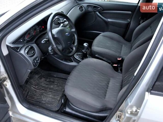 Серый Форд Фокус, объемом двигателя 1.8 л и пробегом 150 тыс. км за 3600 $, фото 15 на Automoto.ua