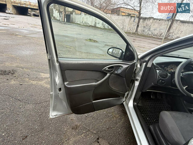 Серый Форд Фокус, объемом двигателя 1.8 л и пробегом 307 тыс. км за 3150 $, фото 13 на Automoto.ua