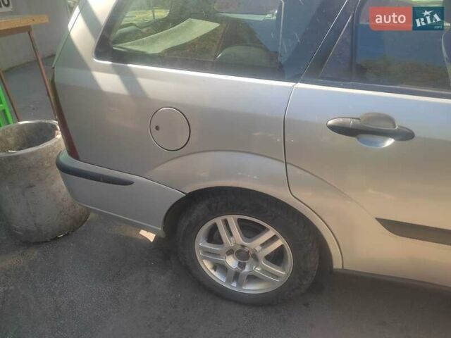 Серый Форд Фокус, объемом двигателя 1.8 л и пробегом 300 тыс. км за 3000 $, фото 2 на Automoto.ua