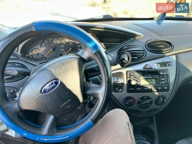 Сірий Форд Фокус, об'ємом двигуна 1.4 л та пробігом 352 тис. км за 2550 $, фото 11 на Automoto.ua