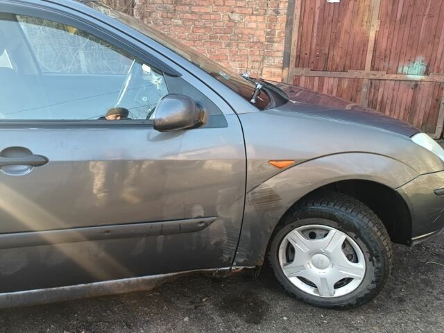 Серый Форд Фокус, объемом двигателя 1.6 л и пробегом 290 тыс. км за 1700 $, фото 2 на Automoto.ua