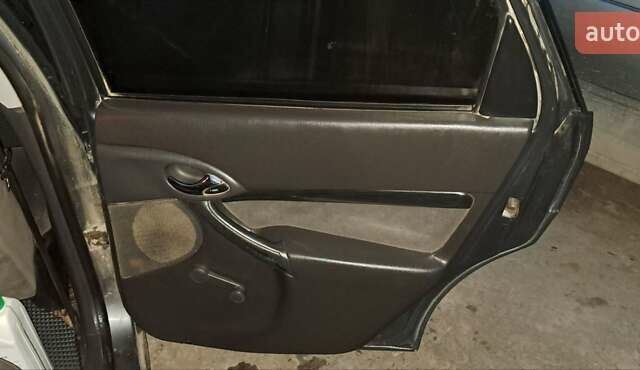 Серый Форд Фокус, объемом двигателя 1.8 л и пробегом 336 тыс. км за 3950 $, фото 1 на Automoto.ua