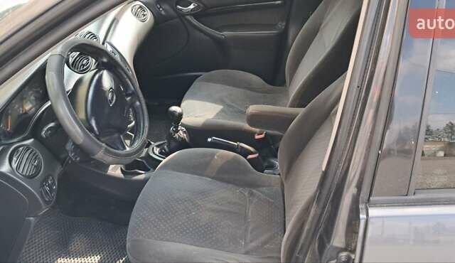 Серый Форд Фокус, объемом двигателя 1.8 л и пробегом 336 тыс. км за 3950 $, фото 23 на Automoto.ua