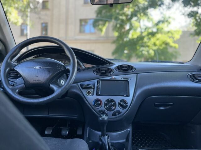 Сірий Форд Фокус, об'ємом двигуна 1.6 л та пробігом 199 тис. км за 1751 $, фото 12 на Automoto.ua