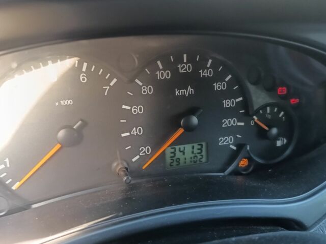 Серый Форд Фокус, объемом двигателя 1.6 л и пробегом 290 тыс. км за 1700 $, фото 16 на Automoto.ua