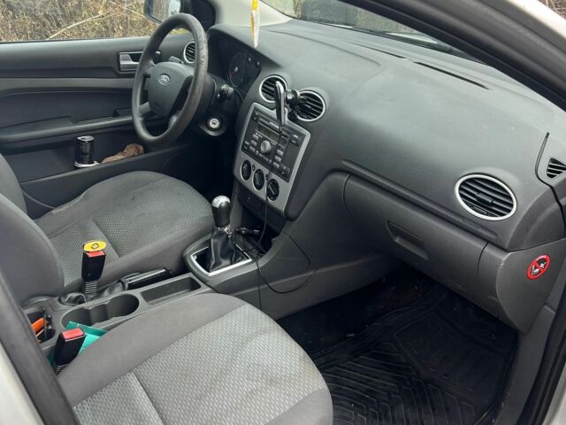 Серый Форд Фокус, объемом двигателя 1.8 л и пробегом 320 тыс. км за 3543 $, фото 4 на Automoto.ua