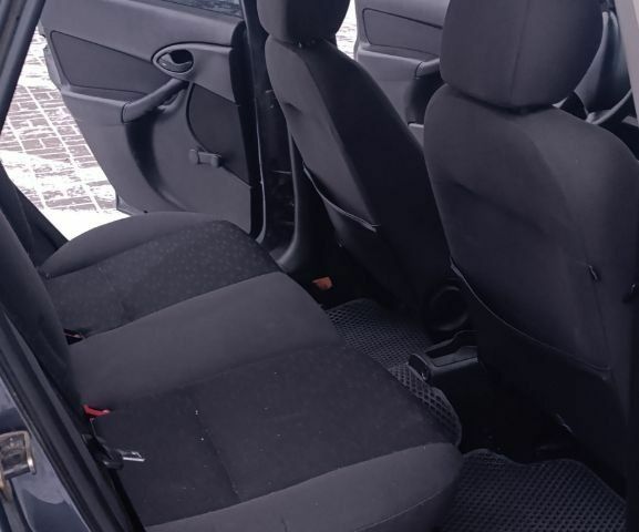 Сірий Форд Фокус, об'ємом двигуна 1.6 л та пробігом 327 тис. км за 2000 $, фото 6 на Automoto.ua