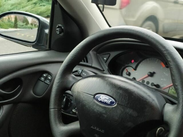 Серый Форд Фокус, объемом двигателя 1.8 л и пробегом 214 тыс. км за 2900 $, фото 1 на Automoto.ua