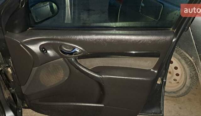 Серый Форд Фокус, объемом двигателя 1.8 л и пробегом 336 тыс. км за 3950 $, фото 2 на Automoto.ua