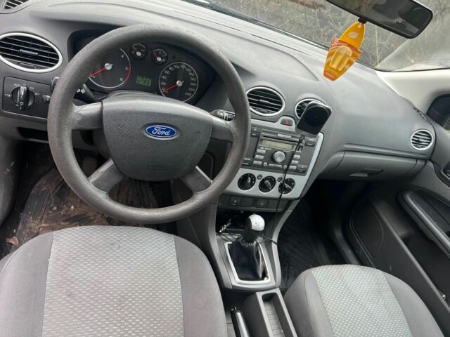 Серый Форд Фокус, объемом двигателя 1.8 л и пробегом 320 тыс. км за 3543 $, фото 2 на Automoto.ua