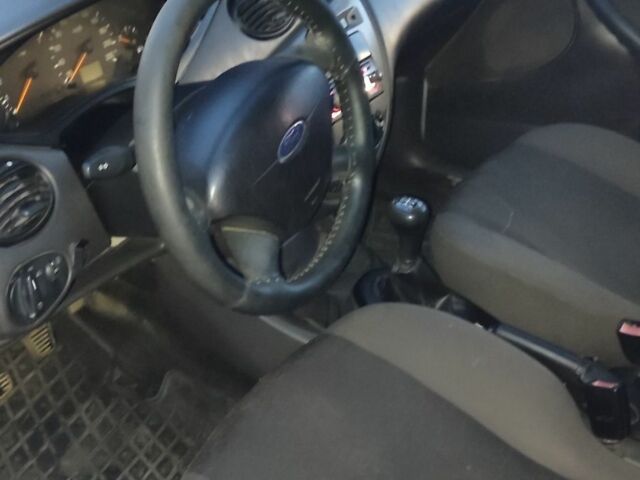 Серый Форд Фокус, объемом двигателя 1.8 л и пробегом 320 тыс. км за 3000 $, фото 3 на Automoto.ua