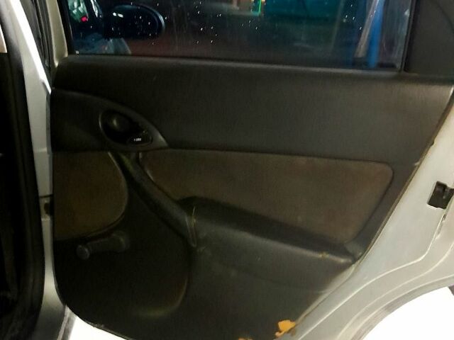 Серый Форд Фокус, объемом двигателя 1.8 л и пробегом 460 тыс. км за 2000 $, фото 13 на Automoto.ua