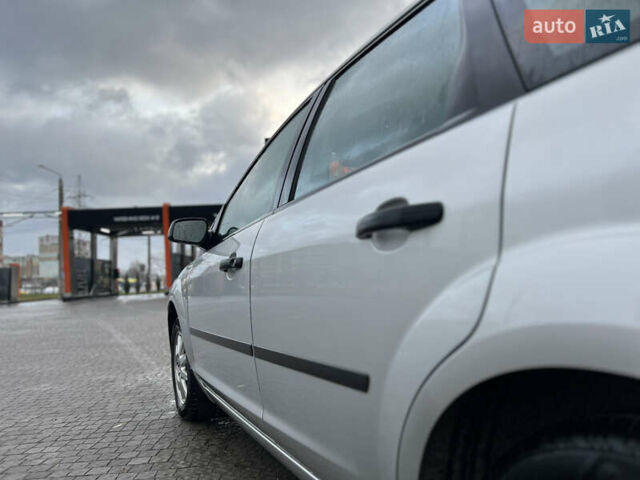 Сірий Форд Фокус, об'ємом двигуна 1.6 л та пробігом 200 тис. км за 3950 $, фото 4 на Automoto.ua