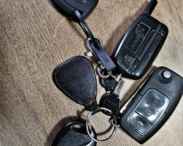 Серый Форд Фокус, объемом двигателя 1.8 л и пробегом 336 тыс. км за 3400 $, фото 9 на Automoto.ua