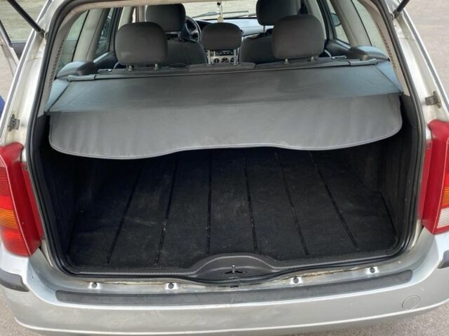 Серый Форд Фокус, объемом двигателя 1.6 л и пробегом 400 тыс. км за 3100 $, фото 4 на Automoto.ua