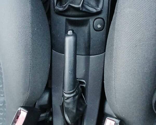 Сірий Форд Фокус, об'ємом двигуна 1.8 л та пробігом 213 тис. км за 4100 $, фото 60 на Automoto.ua