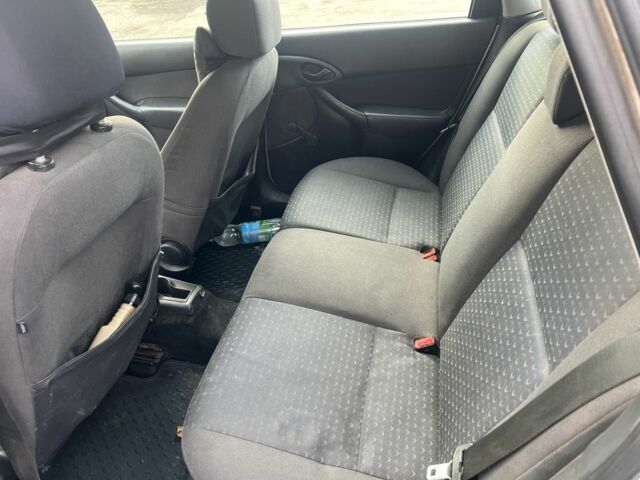 Серый Форд Фокус, объемом двигателя 1.8 л и пробегом 400 тыс. км за 1500 $, фото 6 на Automoto.ua