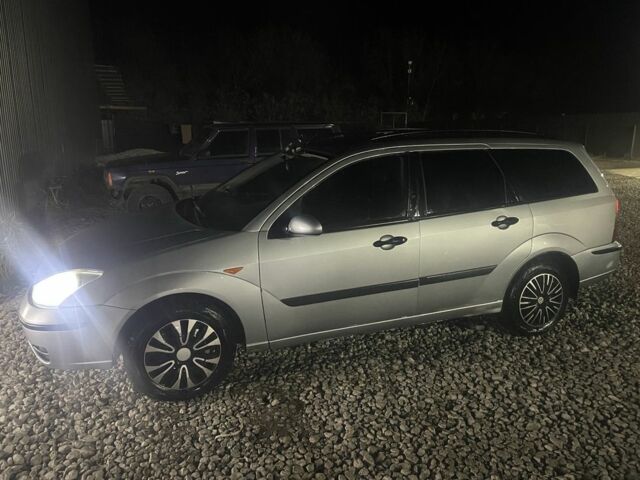 Серый Форд Фокус, объемом двигателя 1.9 л и пробегом 327 тыс. км за 2000 $, фото 1 на Automoto.ua