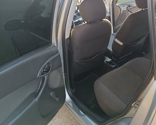 Серый Форд Фокус, объемом двигателя 1.6 л и пробегом 500 тыс. км за 3800 $, фото 13 на Automoto.ua