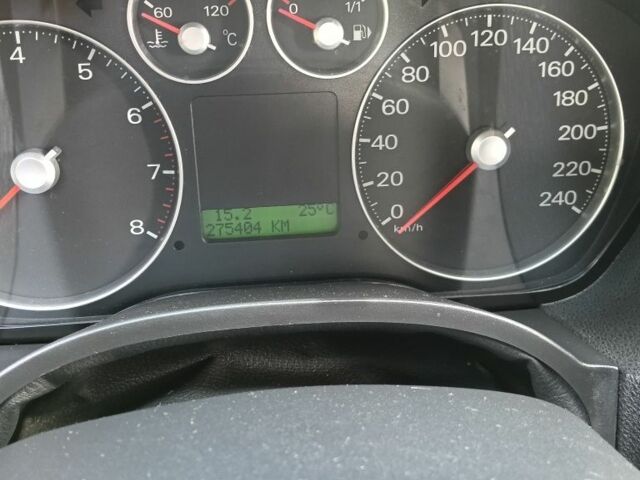 Серый Форд Фокус, объемом двигателя 1.6 л и пробегом 275 тыс. км за 4300 $, фото 5 на Automoto.ua