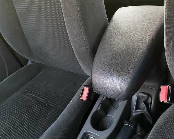 Серый Форд Фокус, объемом двигателя 1.6 л и пробегом 220 тыс. км за 4500 $, фото 20 на Automoto.ua