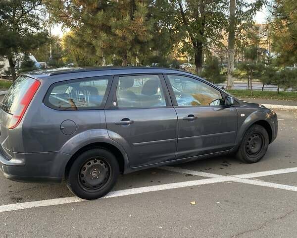 Серый Форд Фокус, объемом двигателя 1.6 л и пробегом 220 тыс. км за 4500 $, фото 6 на Automoto.ua