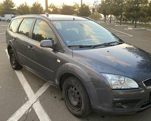 Серый Форд Фокус, объемом двигателя 1.6 л и пробегом 220 тыс. км за 4500 $, фото 3 на Automoto.ua