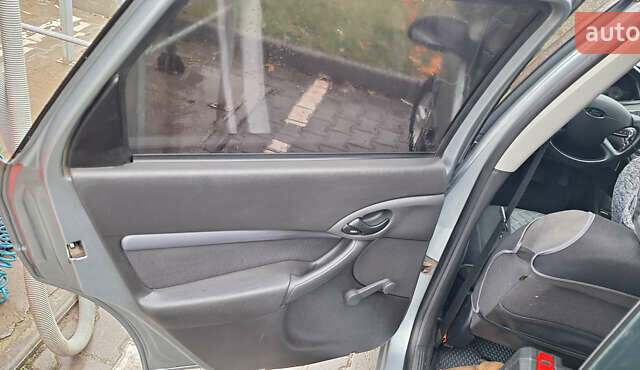 Серый Форд Фокус, объемом двигателя 1.6 л и пробегом 233 тыс. км за 3700 $, фото 9 на Automoto.ua