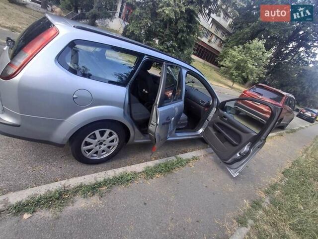 Серый Форд Фокус, объемом двигателя 1.6 л и пробегом 190 тыс. км за 5000 $, фото 9 на Automoto.ua