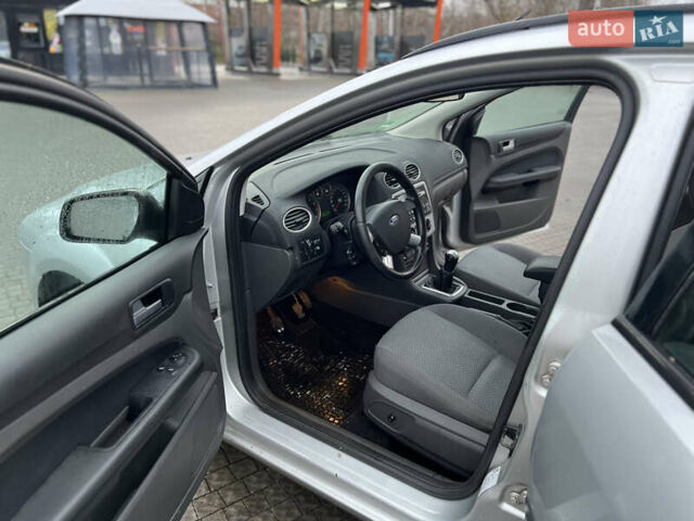 Сірий Форд Фокус, об'ємом двигуна 1.6 л та пробігом 200 тис. км за 3950 $, фото 6 на Automoto.ua