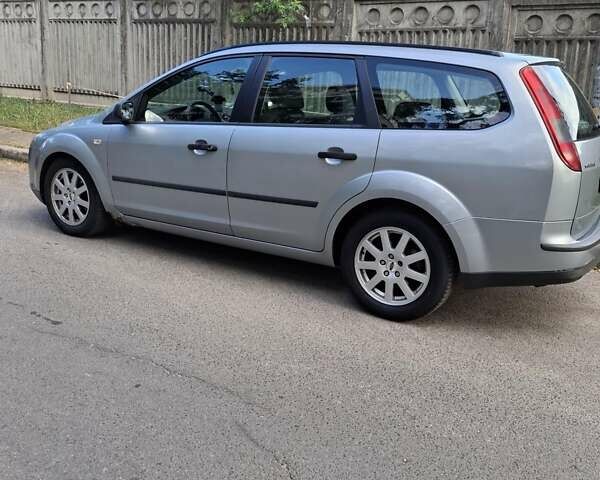 Серый Форд Фокус, объемом двигателя 1.6 л и пробегом 190 тыс. км за 5000 $, фото 7 на Automoto.ua