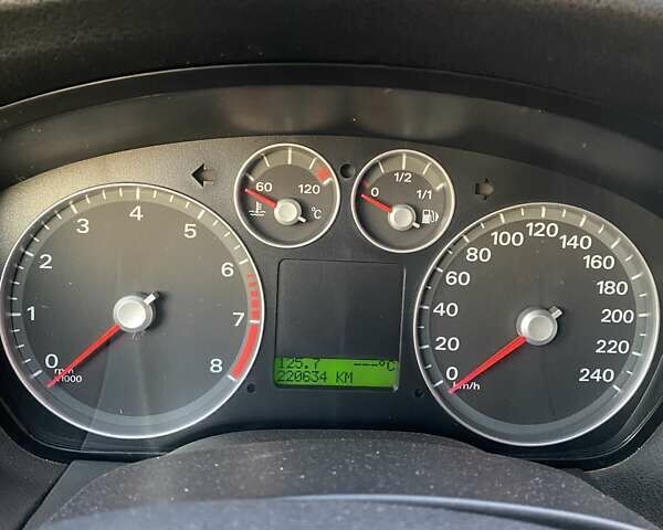 Серый Форд Фокус, объемом двигателя 1.6 л и пробегом 220 тыс. км за 4500 $, фото 14 на Automoto.ua