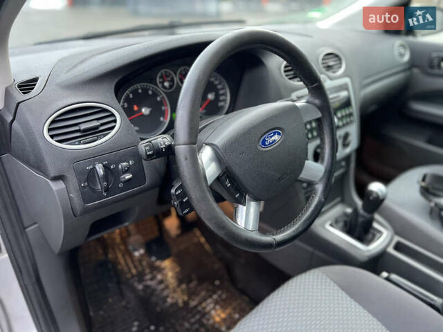 Сірий Форд Фокус, об'ємом двигуна 1.6 л та пробігом 200 тис. км за 3950 $, фото 12 на Automoto.ua
