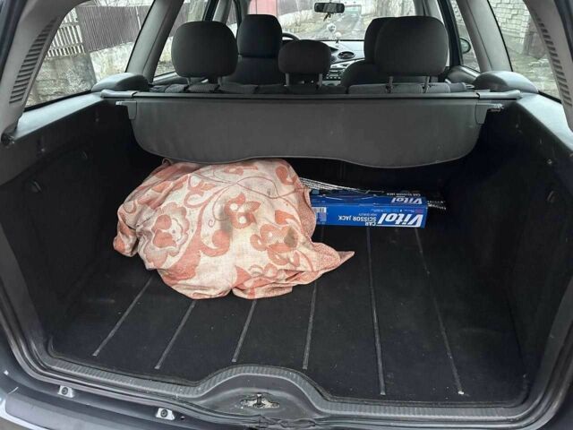 Серый Форд Фокус, объемом двигателя 1.8 л и пробегом 329 тыс. км за 3400 $, фото 10 на Automoto.ua