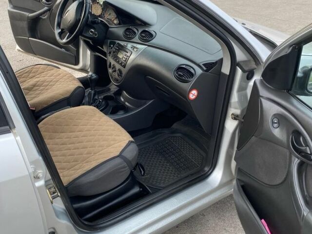 Серый Форд Фокус, объемом двигателя 1.6 л и пробегом 400 тыс. км за 3100 $, фото 2 на Automoto.ua