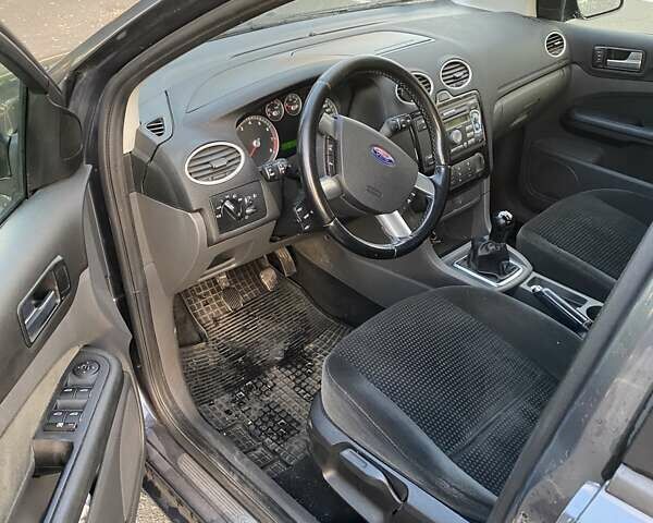 Серый Форд Фокус, объемом двигателя 1.6 л и пробегом 220 тыс. км за 4500 $, фото 12 на Automoto.ua